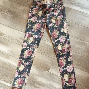 Free w bundle / Like new floral print jeans